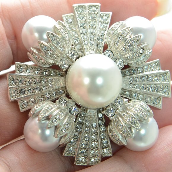 Kenneth Jay Lane KJL Rhodium-Plated Faux Pearl & Rhinestone Cross Pin Br… - Picture 2 of 7